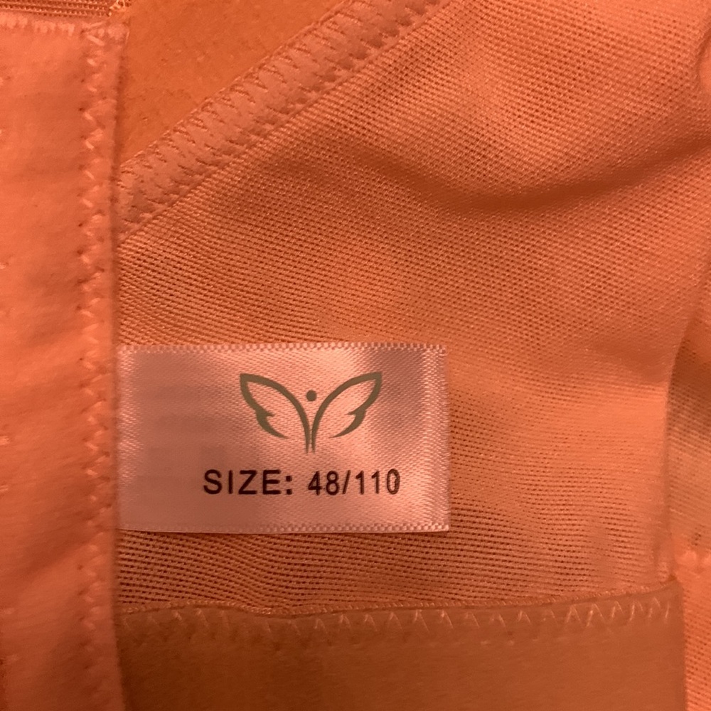Peach padded bra color off in photo - Picture 5 of 6
